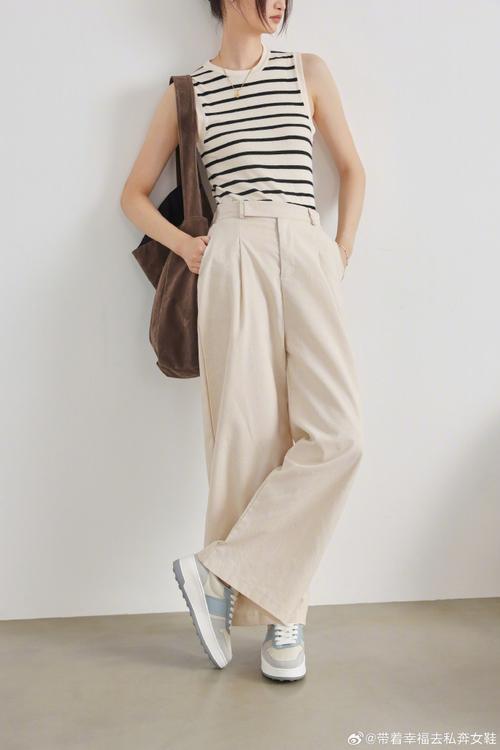 拼色鞋怎么搭配衣服