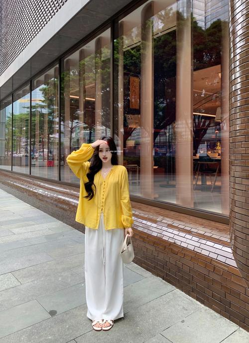 亚麻黄怎么搭配衣服