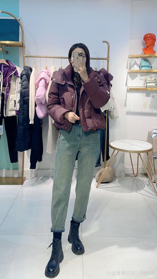高腰羽绒服怎么搭配