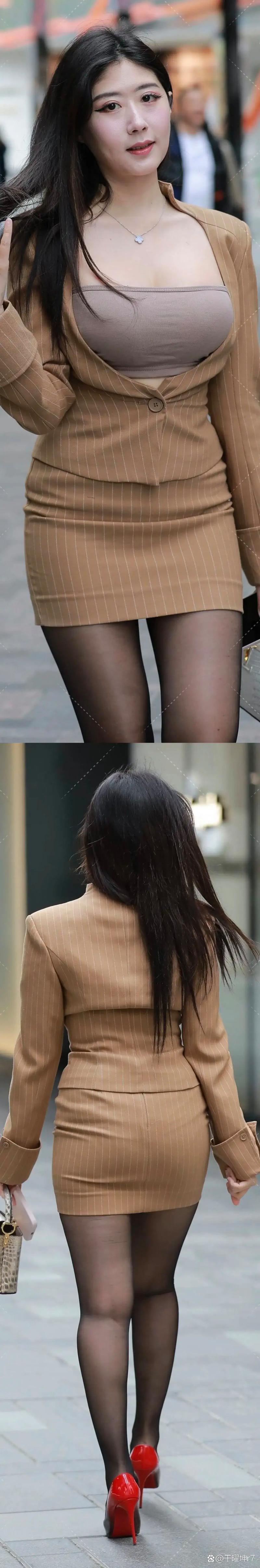 土色短裙怎么搭配