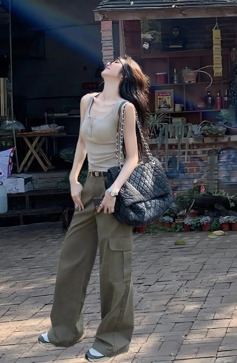 穿背心怎么搭配