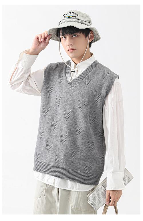 男式毛线马甲怎么搭配