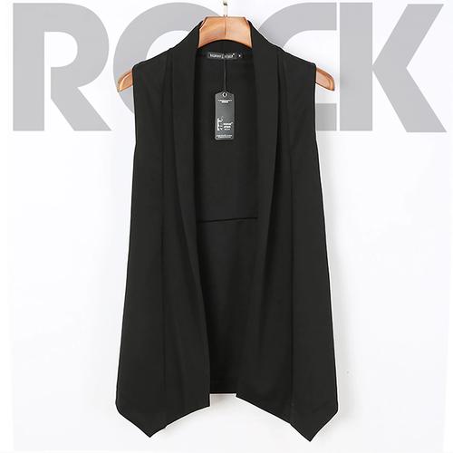 男士中长款马甲里面怎么搭配