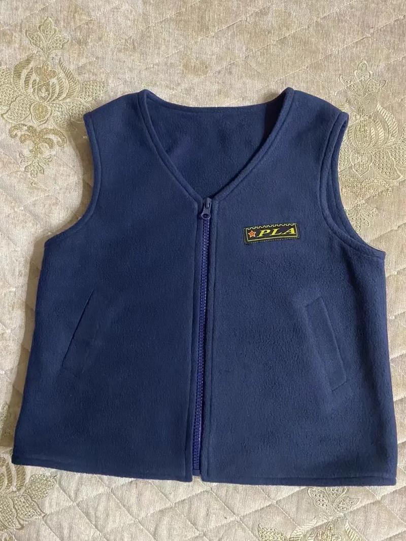 冬天男生迷彩马甲怎么搭配