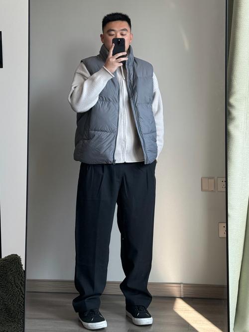 马甲羽绒服怎么搭配