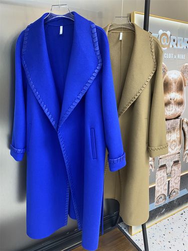 蓝色针织绒毛大衣怎么搭配