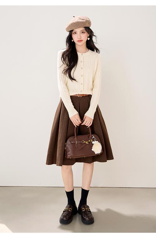 套头小针织衫怎么搭配