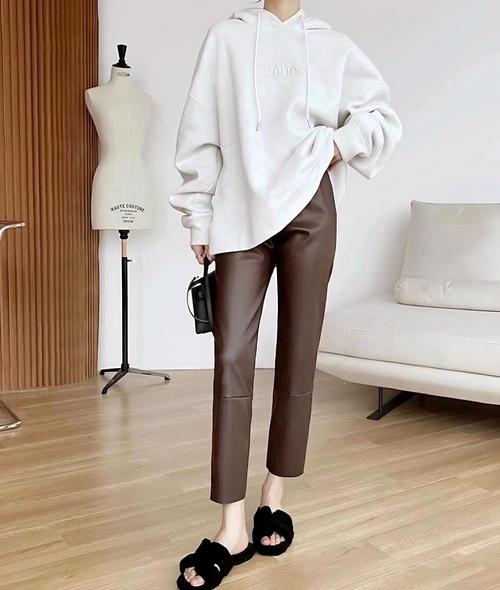 烟管裤搭配什么衣服