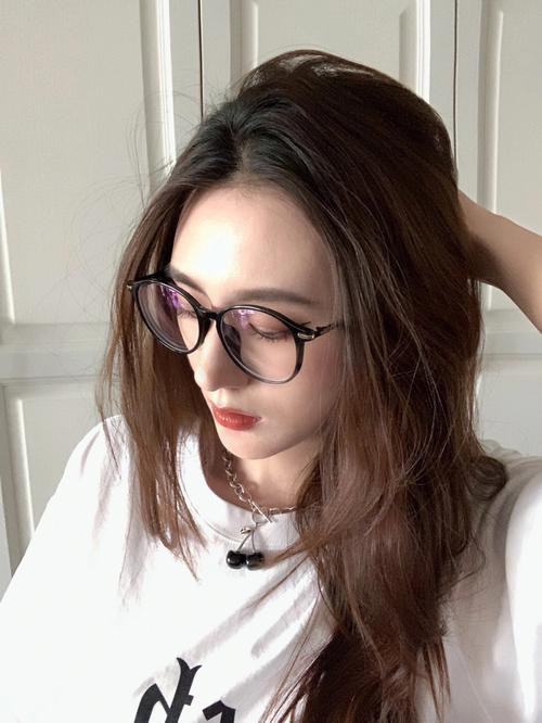 长脸戴什么眼镜好看