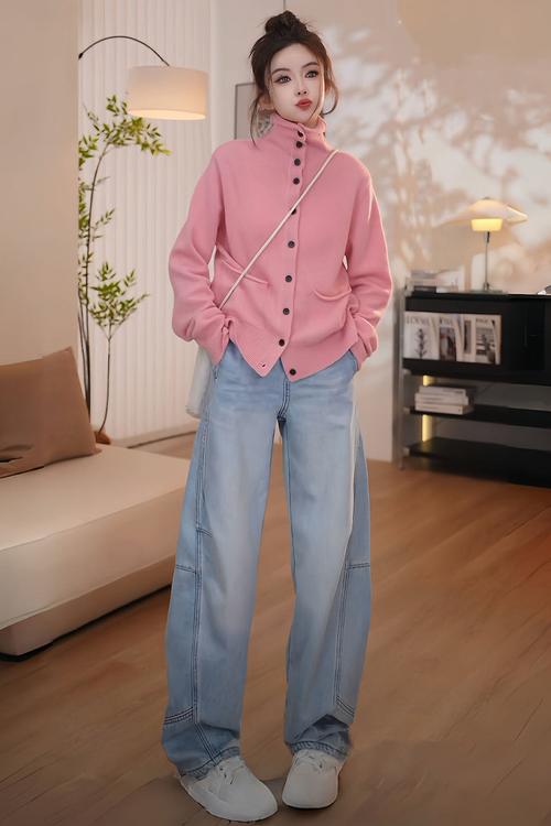 裸粉色毛衣怎么搭配外套