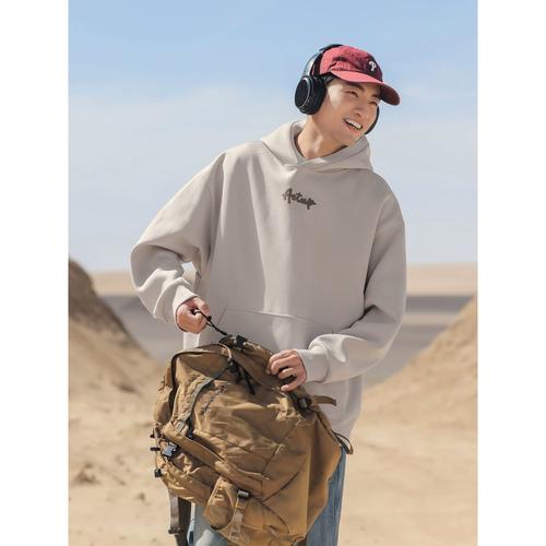 套头帽衫怎么搭配男