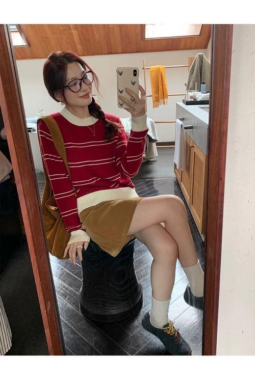 冬天毛衣里面穿什么