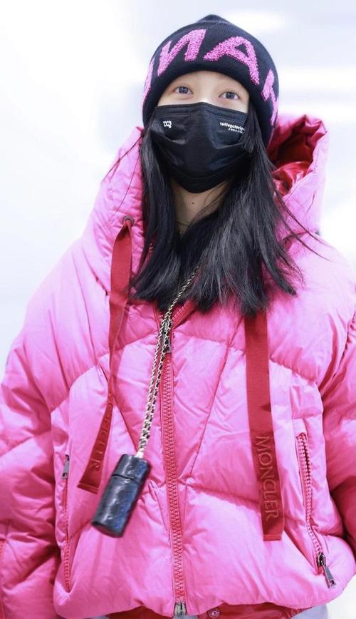 桃红外套怎么搭配