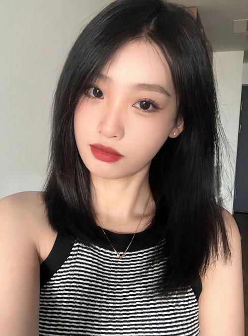 圆脸适合留什么发型