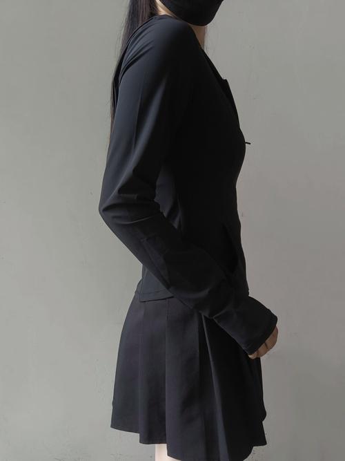 黑色长款防晒衣怎么搭配