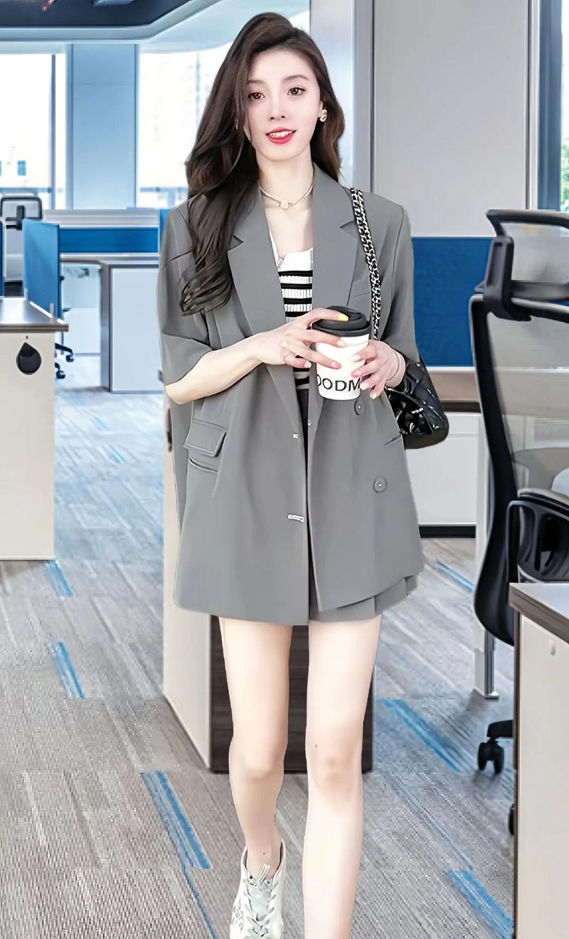 女士西服搭配什么鞋子