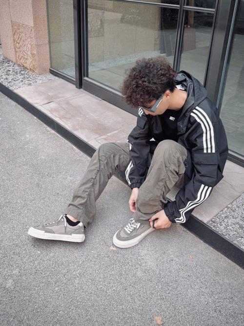 男生秋天穿什么裤子