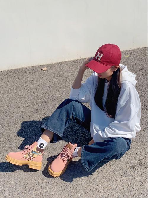 粉色马丁靴怎么搭配