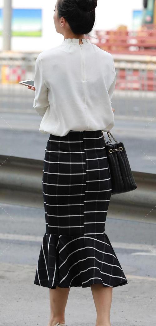 黑白条纹裙子怎么搭配