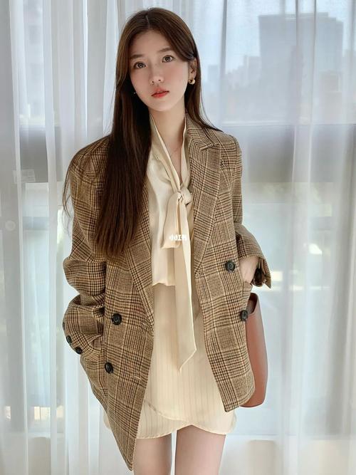 格子小西装怎么搭配