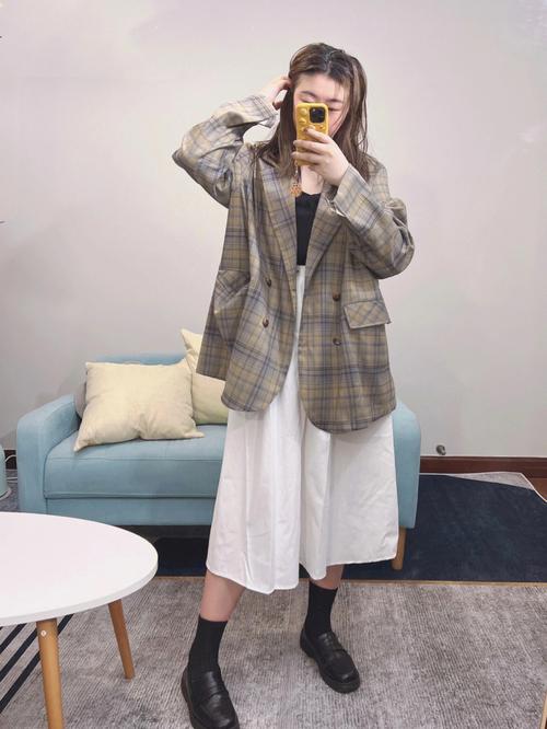 格子小西装怎么搭配