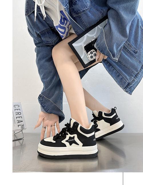 高帮皮鞋怎么搭配