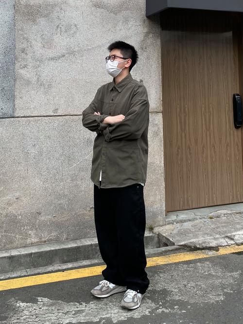 衬衫怎么搭配男