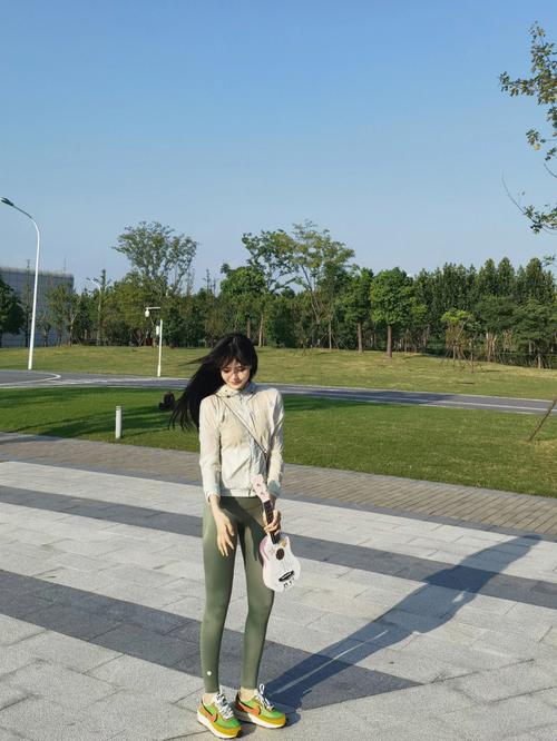 绿色打底裤怎么搭配