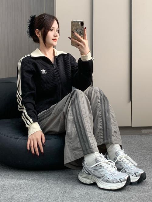 运动鞋怎么搭配时尚