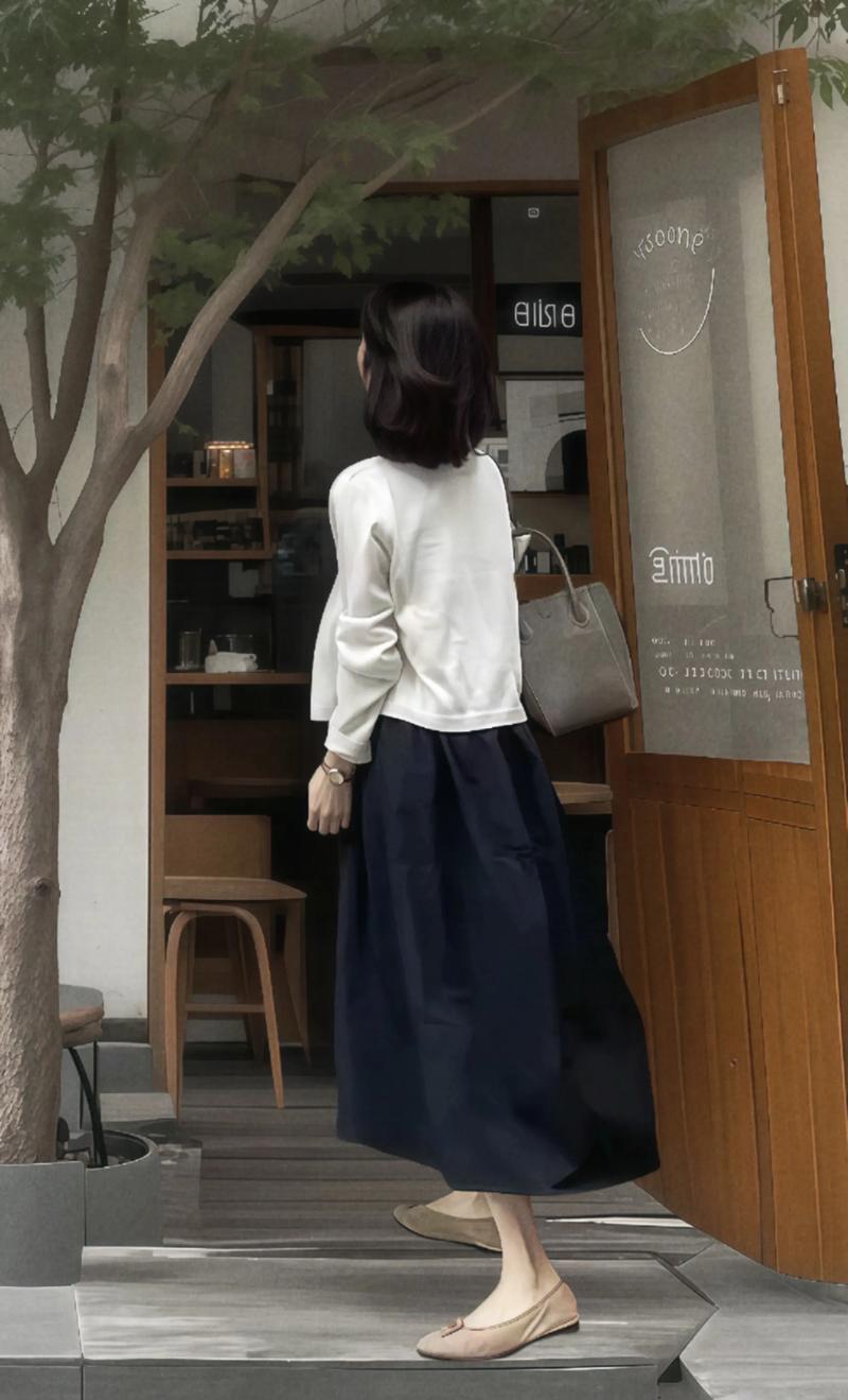 黑色吊带长裙怎么搭配