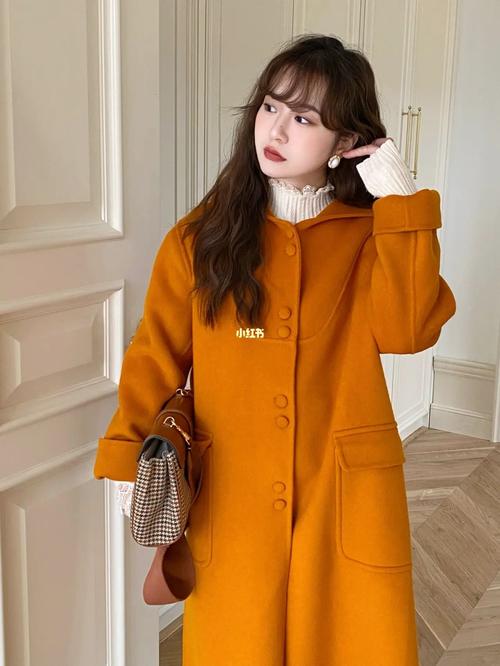 橙色呢大衣怎么搭配