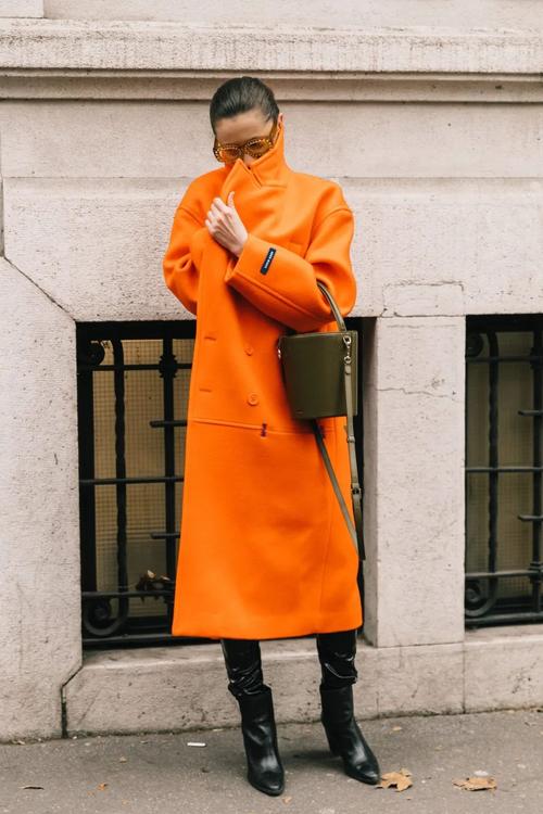 橙色呢大衣怎么搭配