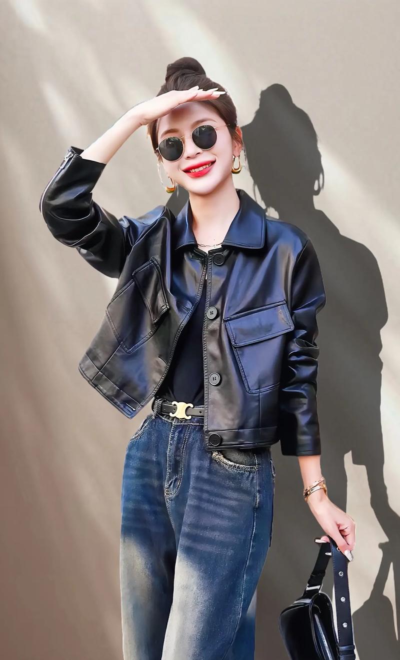 皮褂子怎么搭配衣服