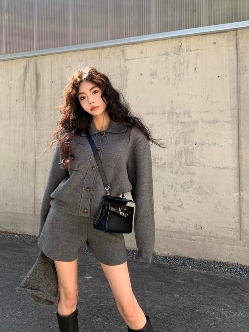 阔腿短裤怎么搭配外套