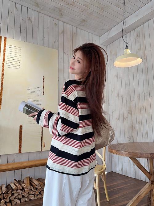 条纹服装怎么搭配图片