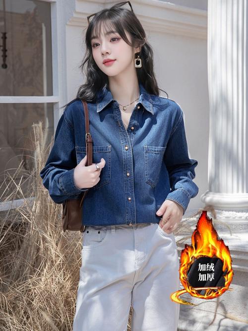 深蓝色厚外套怎么搭配什么裤子