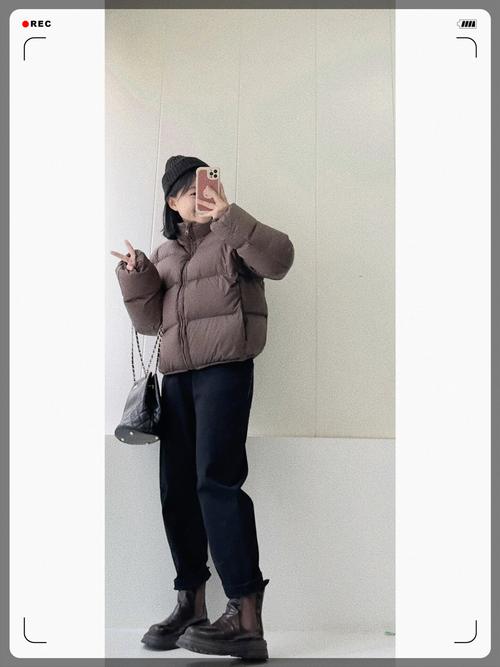 驼色短裤冬天怎么搭配图片