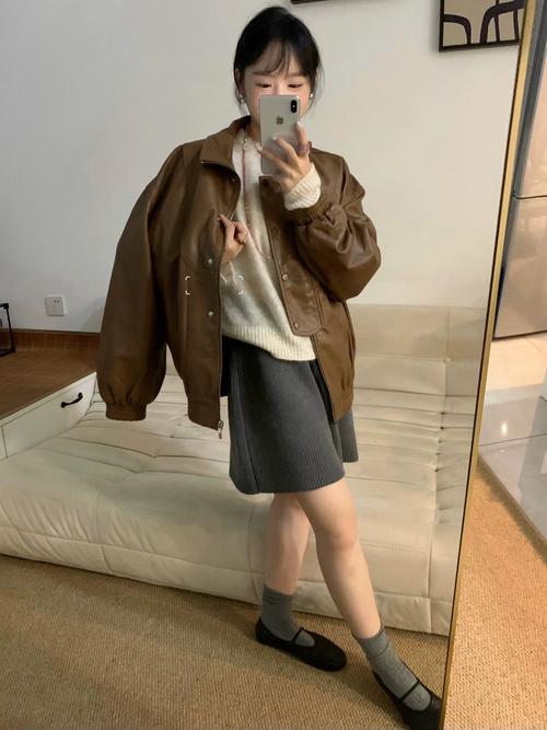 驼色短裤冬天怎么搭配图片