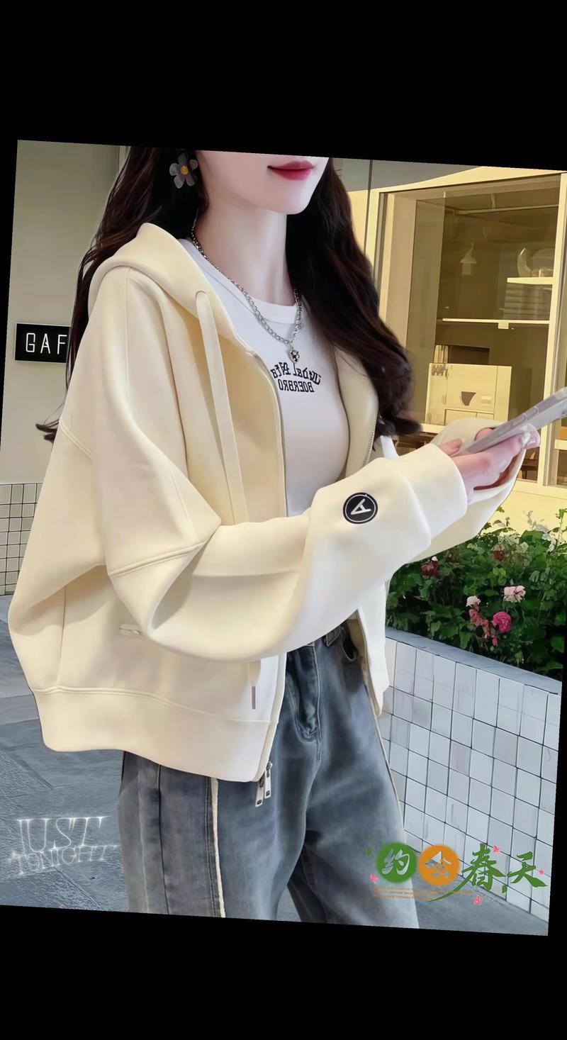 长款卫衣加短款外套怎么搭配图片女