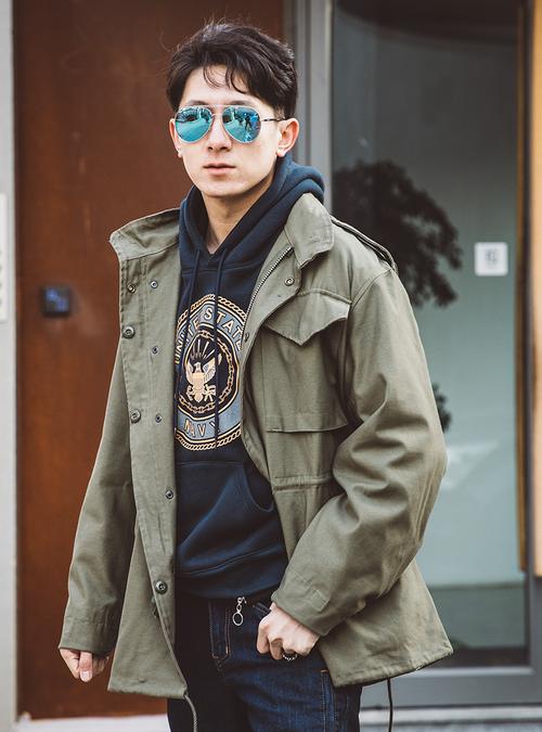 休闲军色风衣怎么搭配什么裤子好看图片