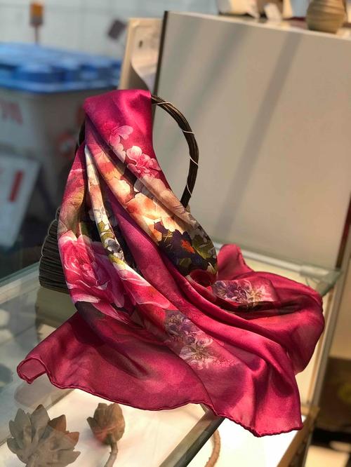 什么牌子的丝巾好