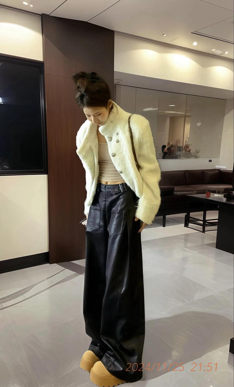 冬季皮裤阔腿怎么搭配