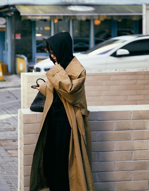 休闲军色风衣怎么搭配图片