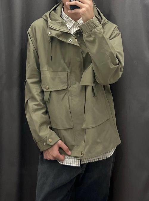 军绿外套鞋子怎么搭配什么裤子