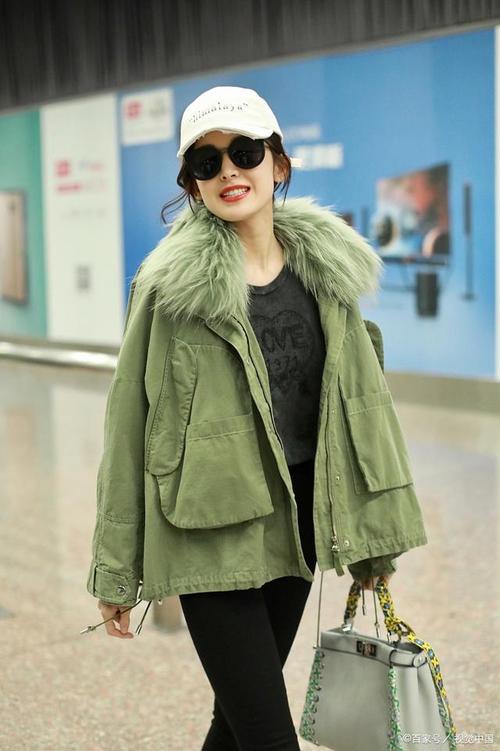 军绿色外套要怎么搭配什么裤子好看图片