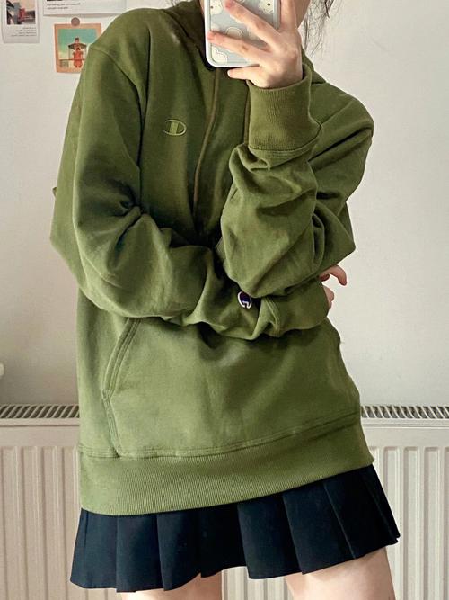 军绿色外套要怎么搭配什么裤子好看吗