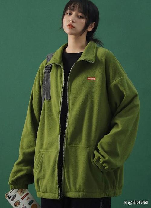 军绿色外套要怎么搭配什么裤子好看吗