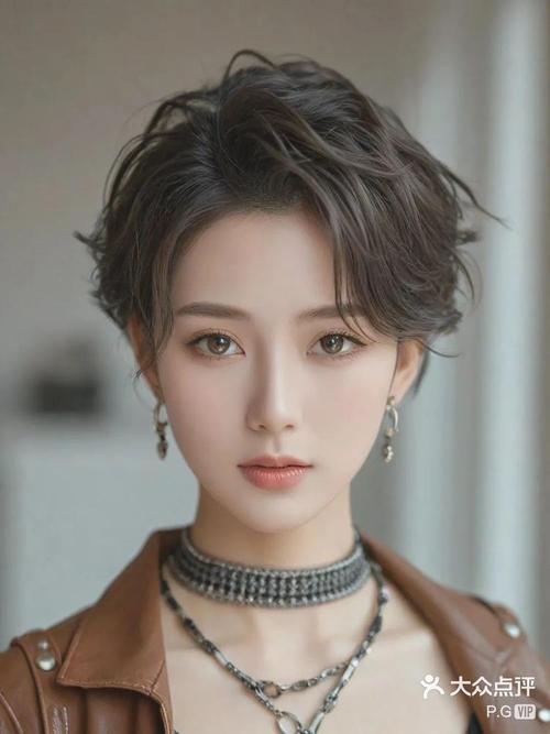 小额头适合什么发型