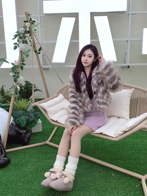 毛毛雪地靴怎么搭配