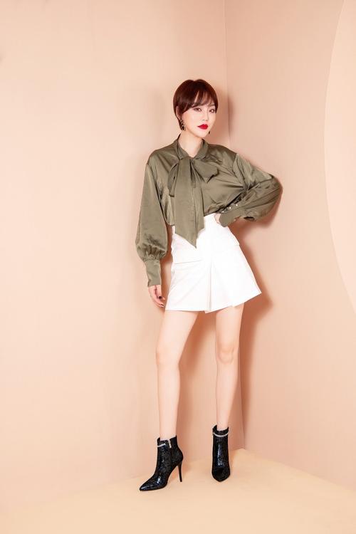 酒红高跟短靴怎么搭配